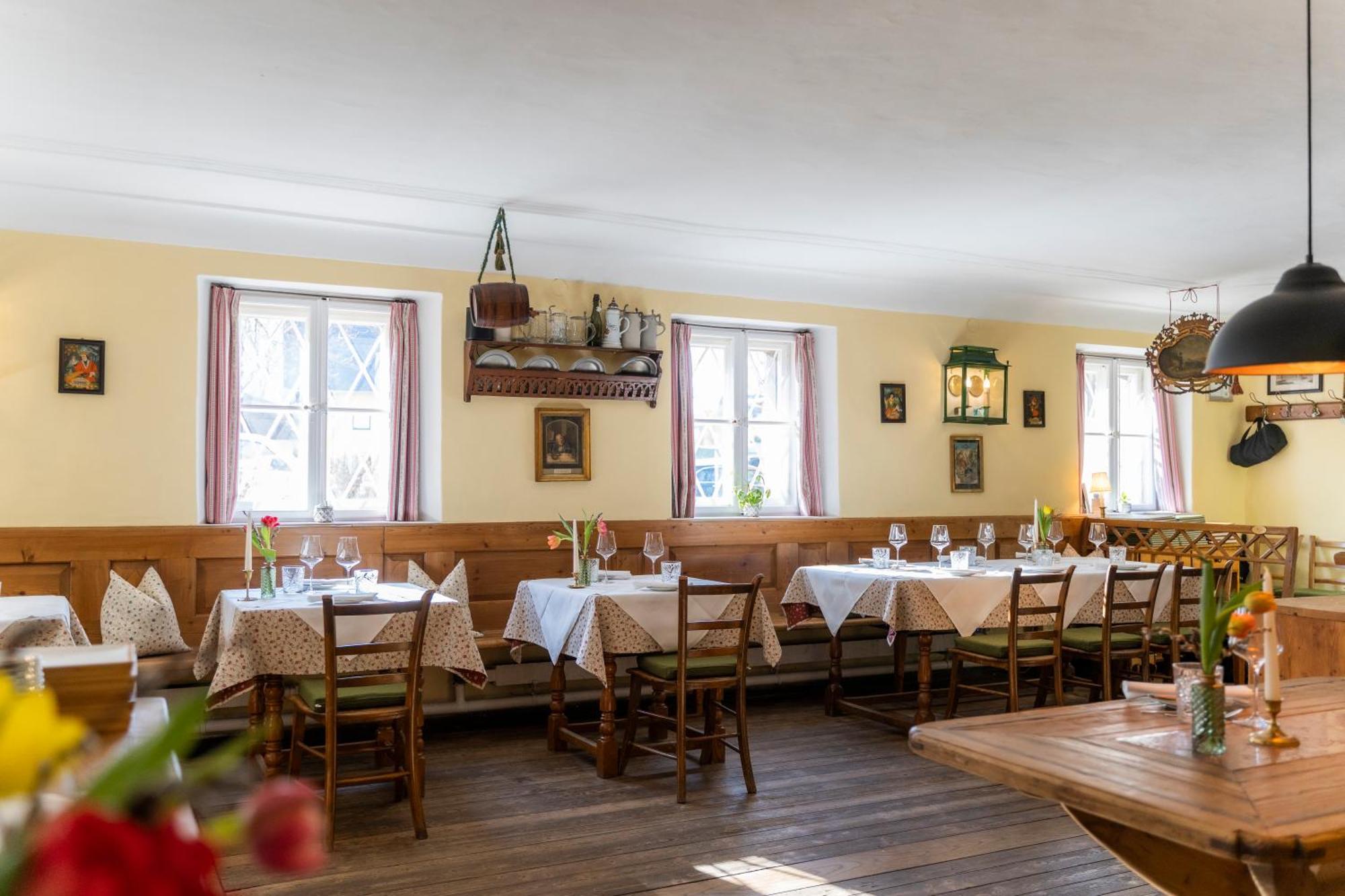 Der Schlosswirt Zu Anif - Biedermeierhotel Und Restaurant Exterior foto