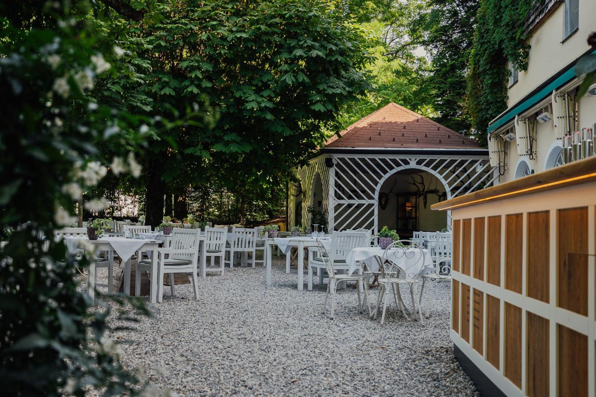 Der Schlosswirt Zu Anif - Biedermeierhotel Und Restaurant Exterior foto